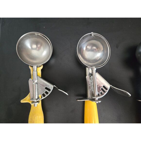 #20 Serving Disher Ice Cream Scoops Choice Lot of 4 Work Great - Picture 10 of 10